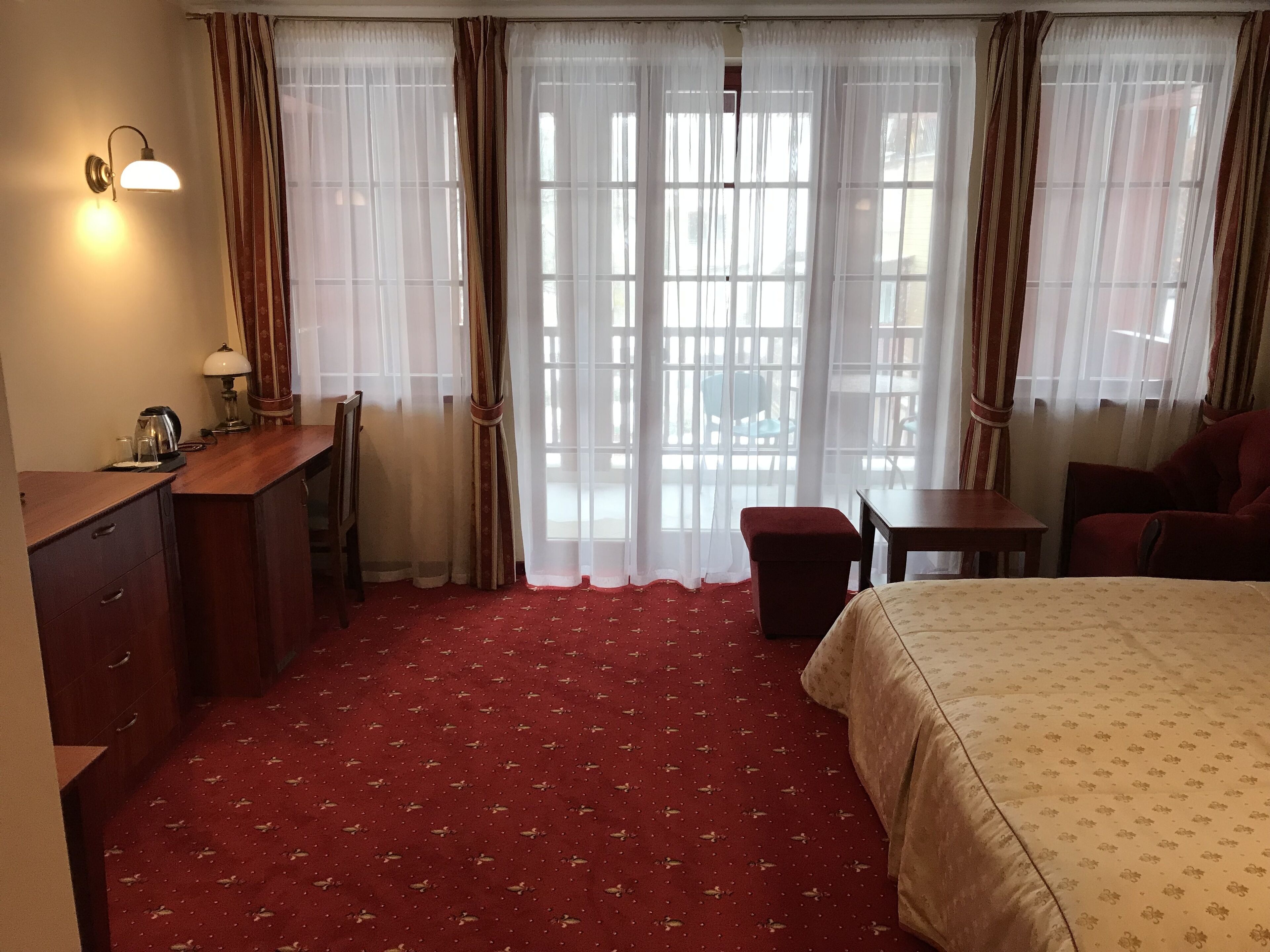 comfort double or twin room | in-room safe, desk, laptop workspace, soundproofing