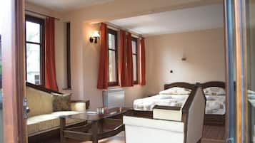Minibar, cribs/infant beds