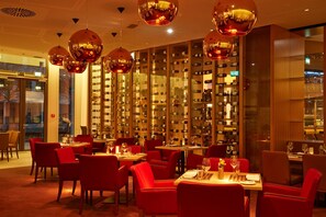 Se sirven desayunos, cenas y cocina alemana