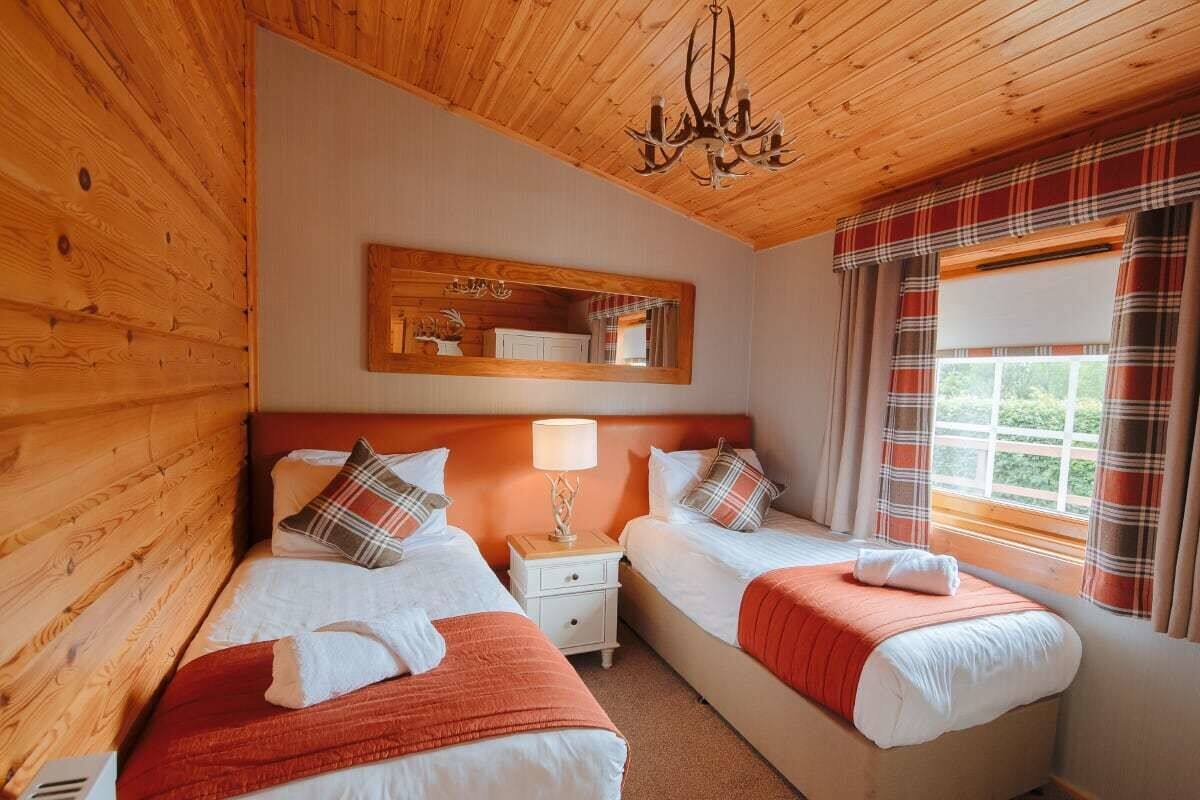 Luksusbungalow, 2 soverom, kjøkken | Sengetøy av topp kvalitet, lydisolert og strykejern/-brett
