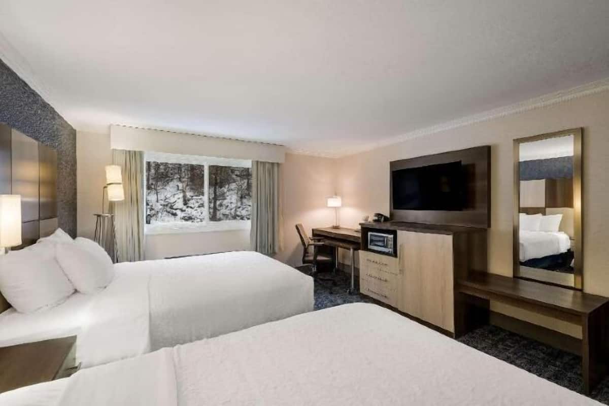 Pimennysverhot, silitysrauta/-lauta, ilmainen Wi-Fi, vuodevaatteet