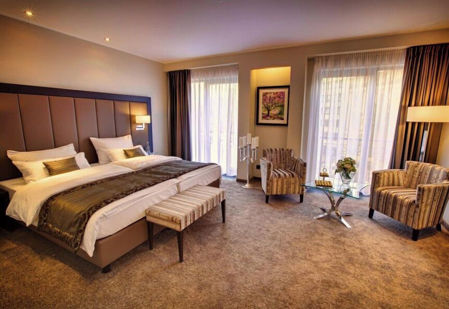 Egyptian cotton sheets, premium bedding, pillow-top beds, minibar