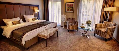 Deluxe Double Room | Property amenity