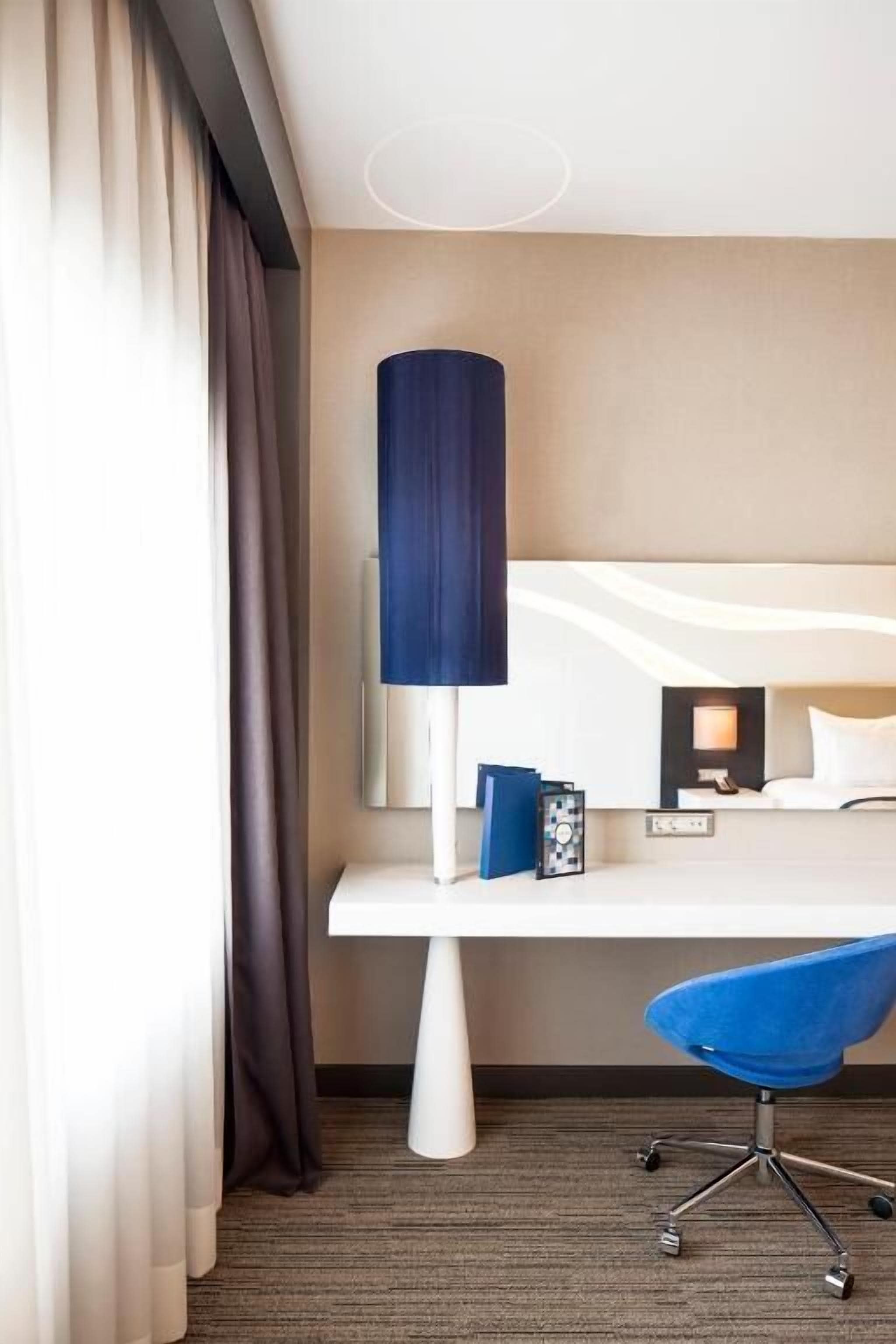 deluxe room 1 king size bed non-smoking | 1 bedroom, premium bedding, minibar, in-room safe