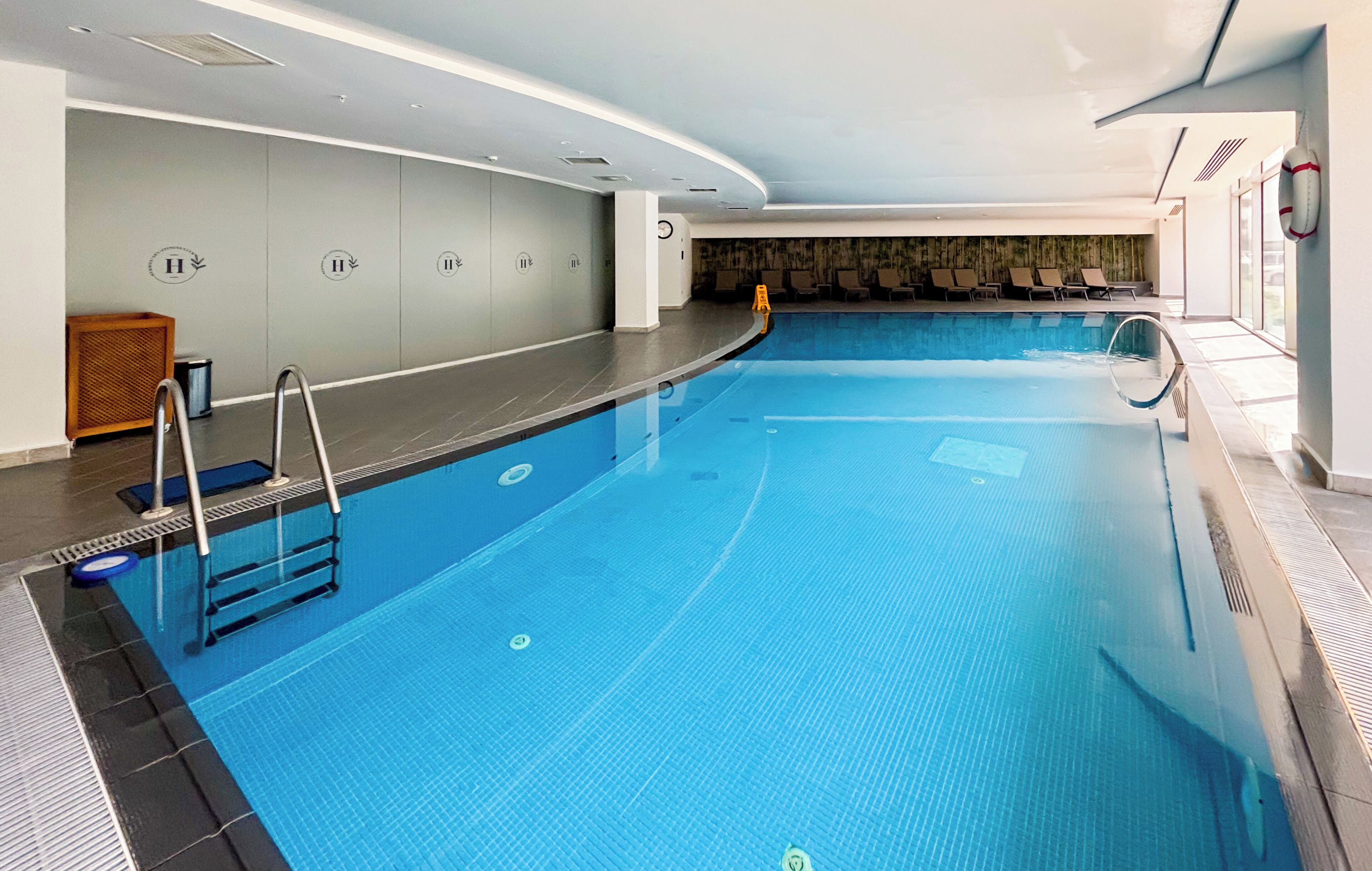 sauna, hot tub, steam room, turkish bath/hammam, body treatments