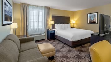 Studio Standard - 1 kingsize-sÀng med bÀddsoffa | SÀngtillbehör av högsta kvalitet och vÀrdeförvaringsskÄp pÄ rummet