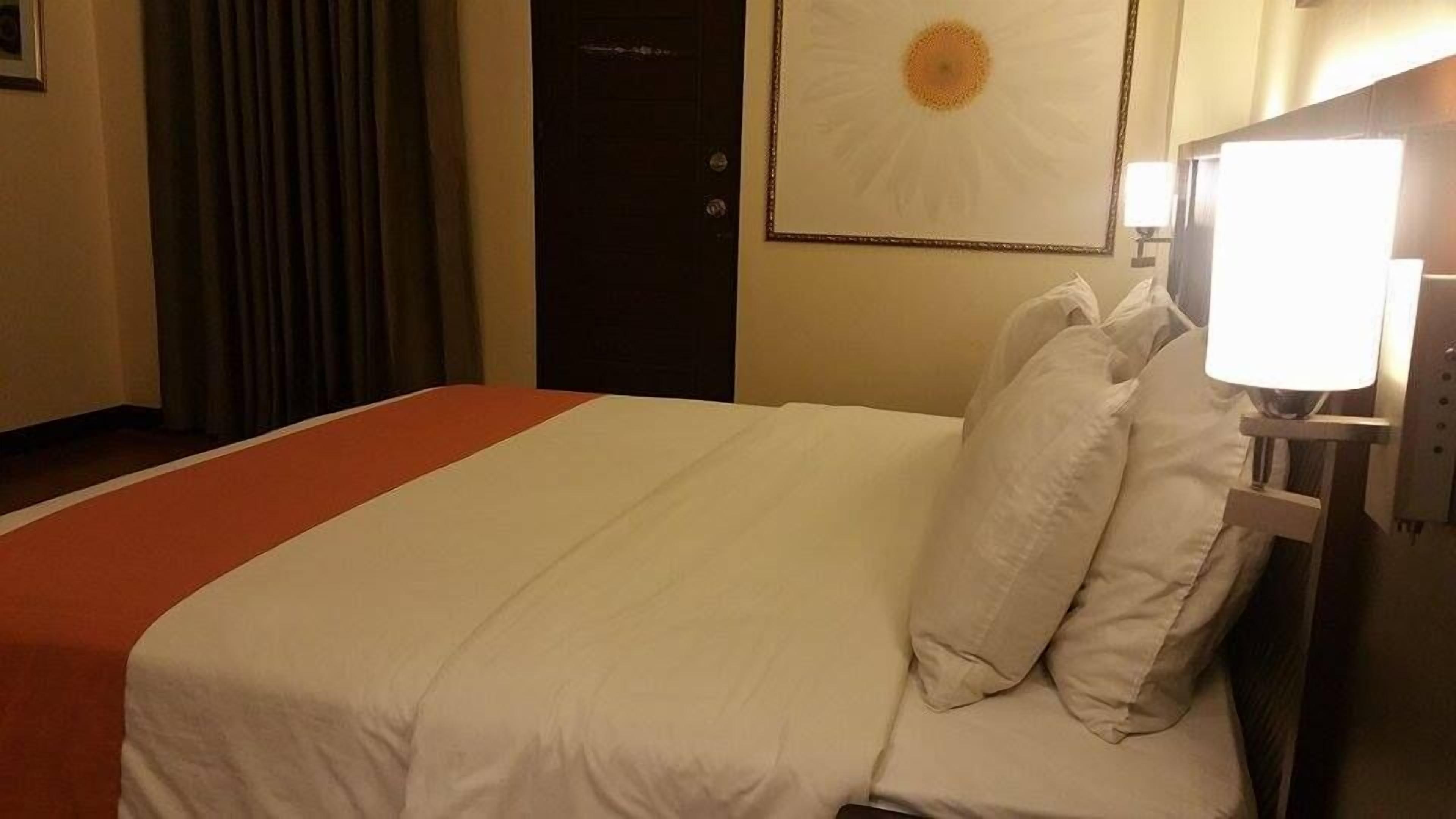executive room, 1 king bed, accessible | minibar, desk, rollaway beds, free wifi