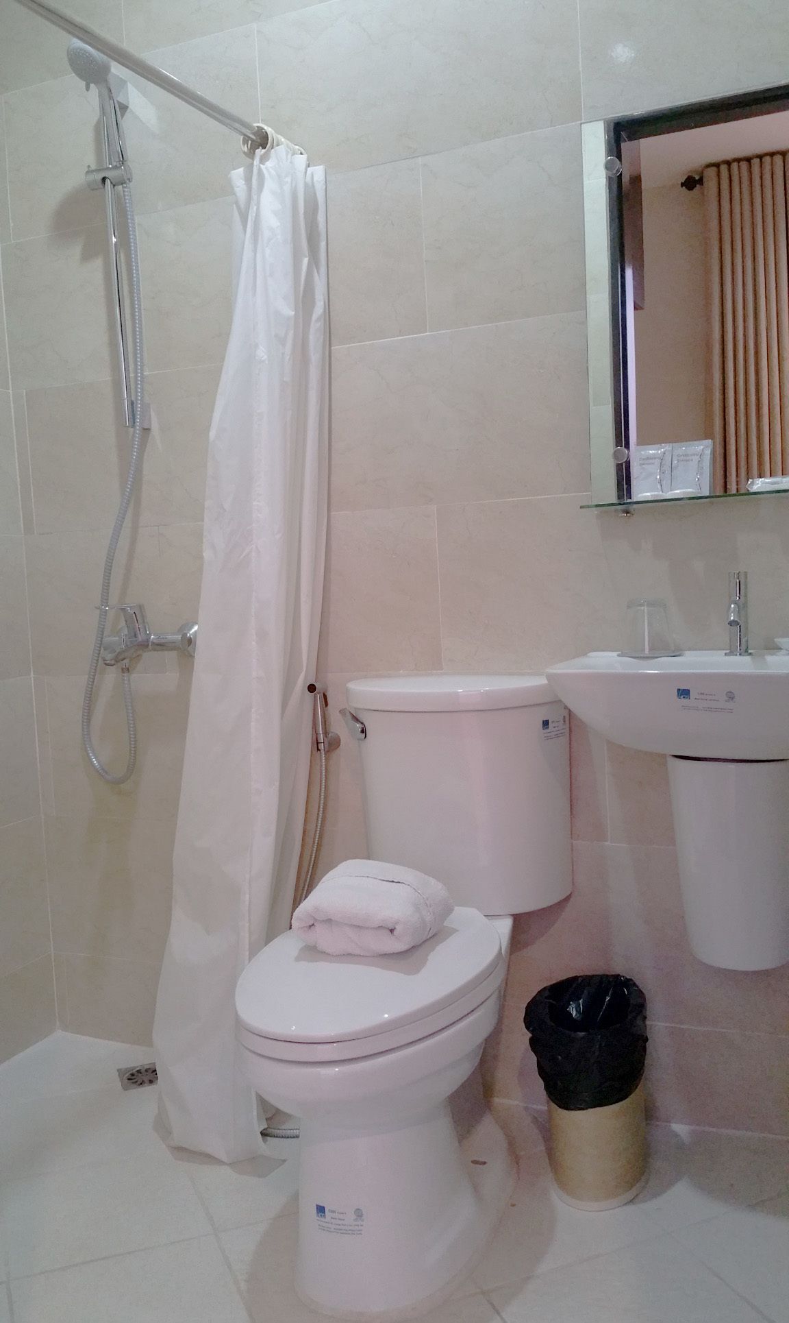 deluxe double or twin room, 1 bedroom, accessible, city view | bathroom | shower, free toiletries, hair dryer, towels