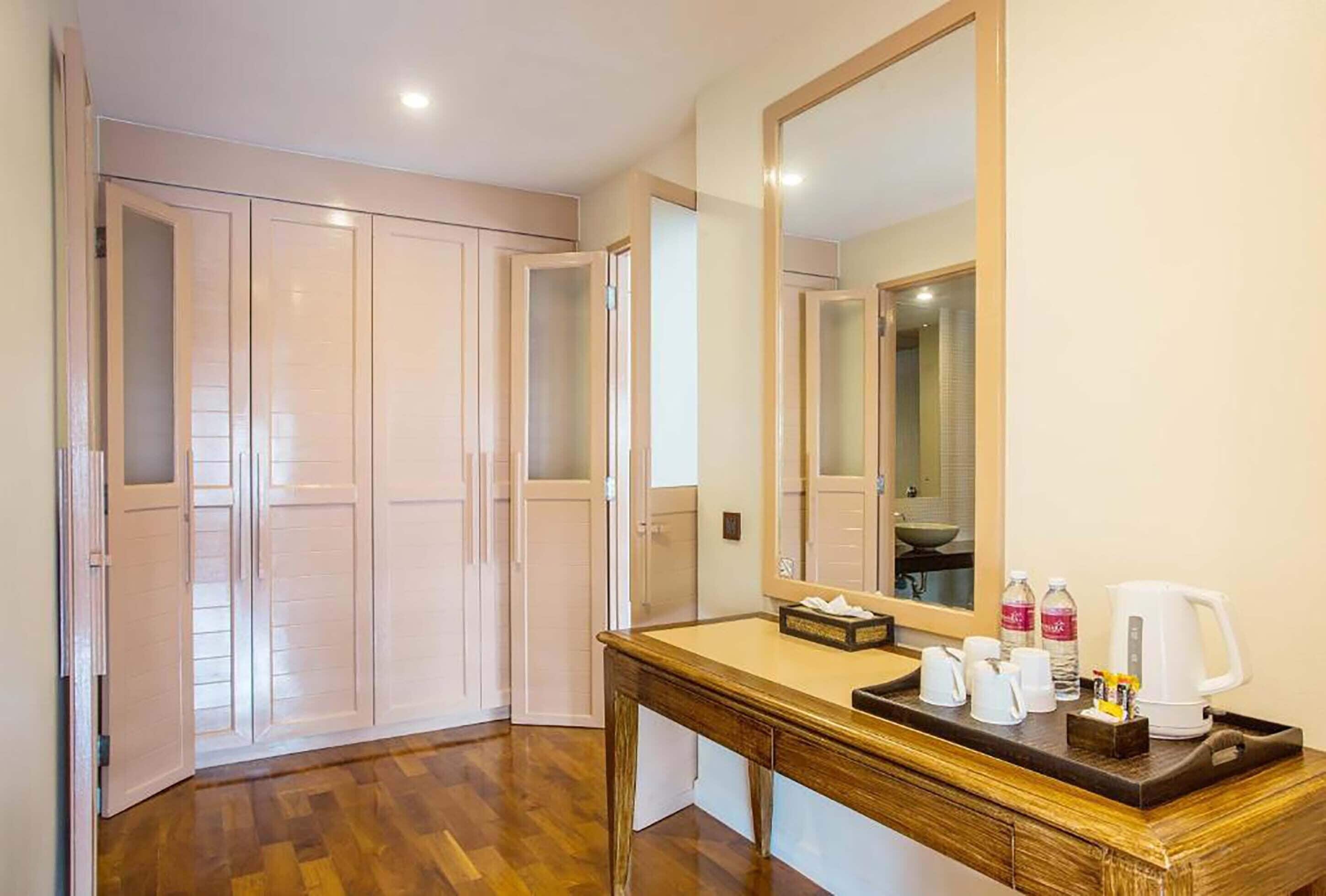 arinara suite | 1 bedroom, in-room safe, laptop workspace, iron/ironing board