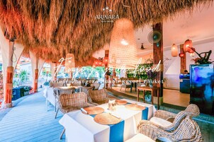 2 restaurants, breakfast, lunch, dinner served; international cuisine