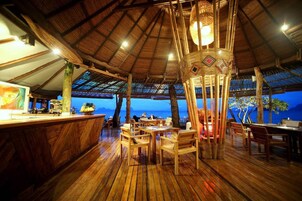Thai cuisine, beach views 