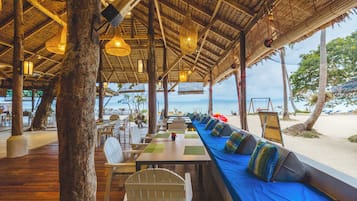 Thailändische Küche, Blick auf den Strand 