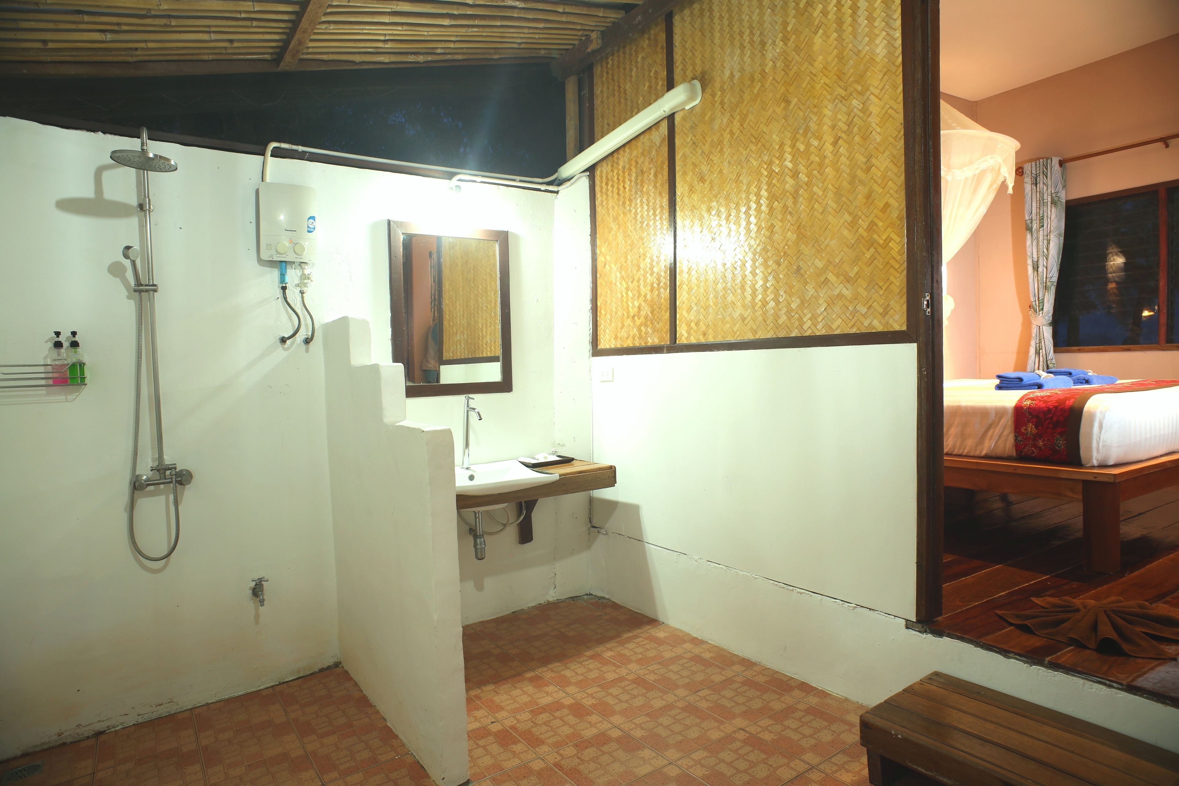 shower, free toiletries, towels