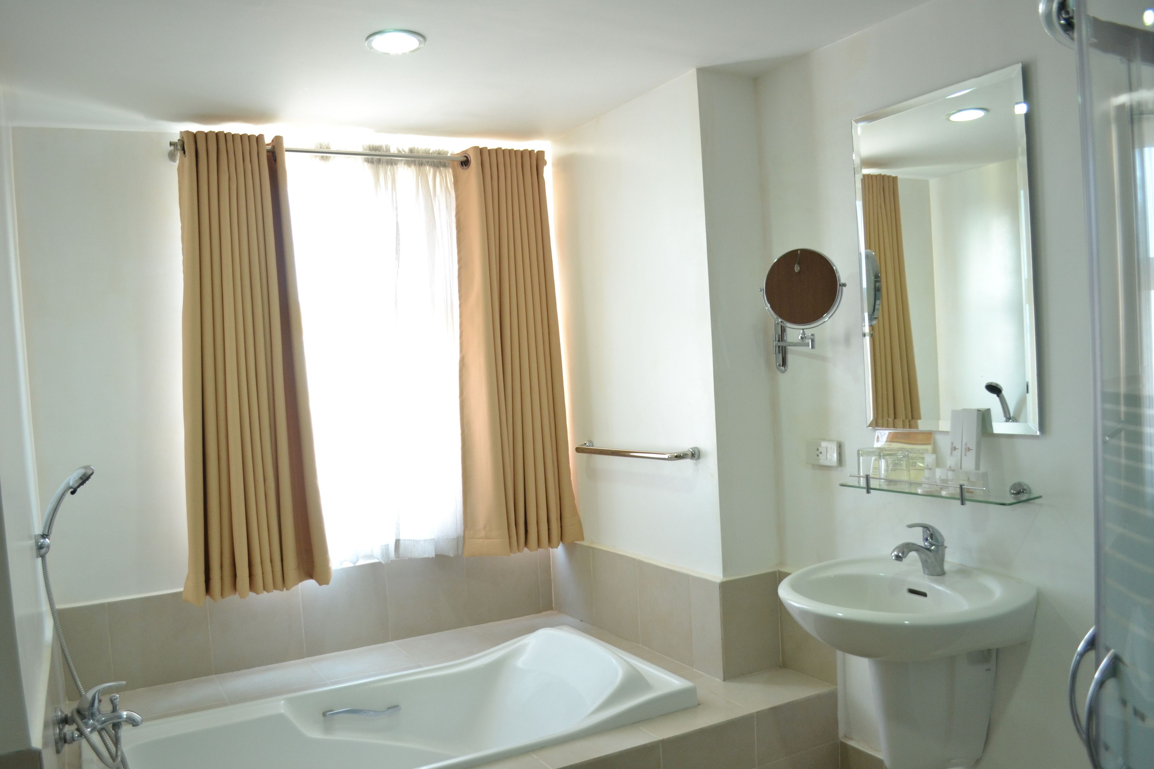 Foto - The Pinnacle Hotel and Suites