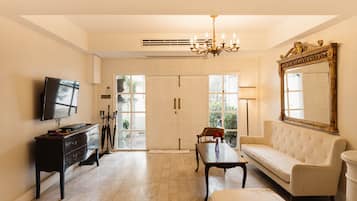 Villa, 4 Bedrooms, Non Smoking | Living area