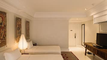 Deluxe Room (king size bed or twin bed) | 4 bedrooms, minibar, in-room safe, free WiFi