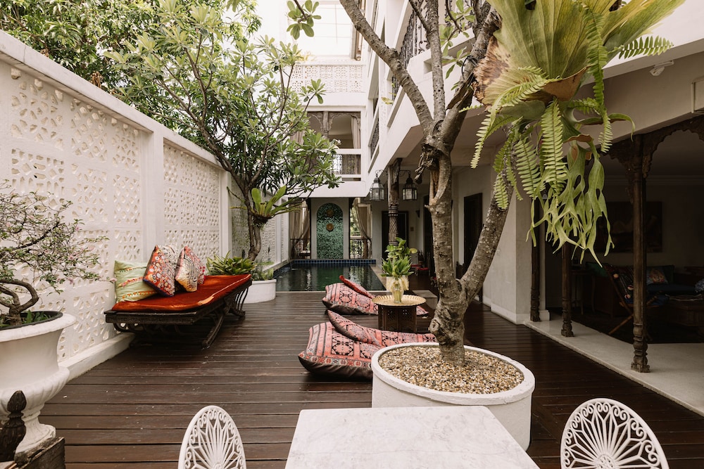 At NIman Conceptual Home by null