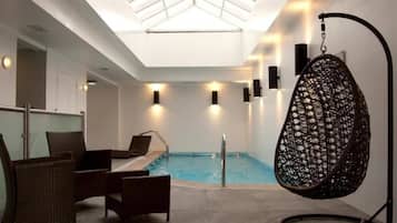 Indoor pool, pool loungers