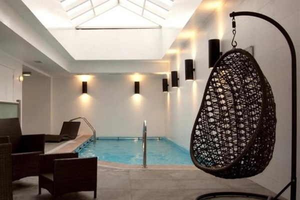 Indoor pool, sun loungers