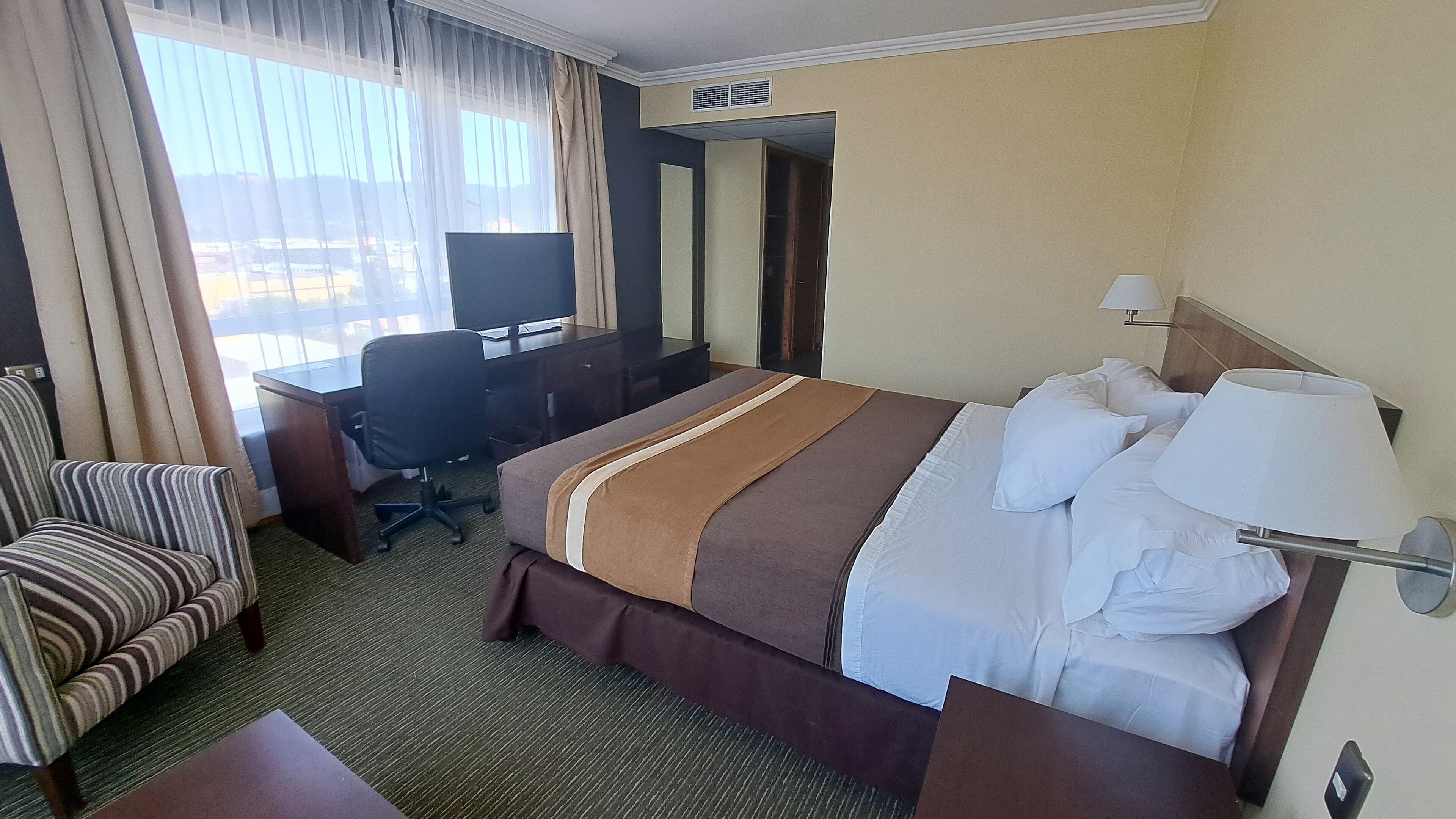 room | 1 bedroom, minibar, in-room safe, desk