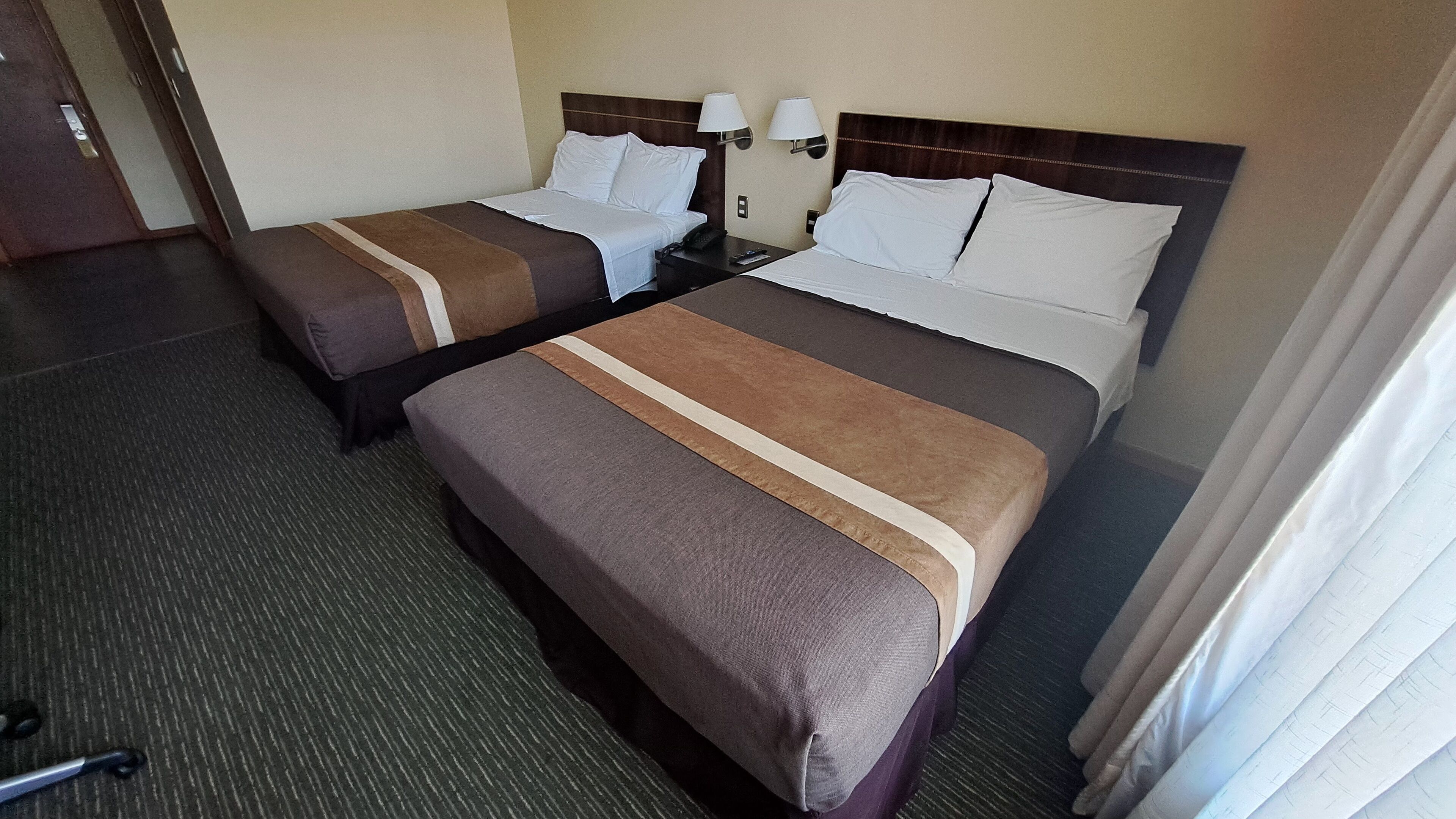 double room | 1 bedroom, minibar, in-room safe, desk