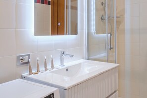 Appartamento Superior, 1 camera da letto | Bagno | Doccia, set di cortesia gratuito, asciugacapelli, bidet