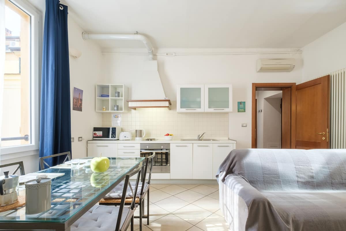 Superior Apartment, 1 Bedroom | Private kitchen | Fridge, microwave, oven, stovetop