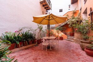 Courtyard - Hosteria del Frayle (Guanajuato)