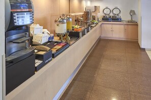 Tägliches inbegriffenes kontinentales Frühstück