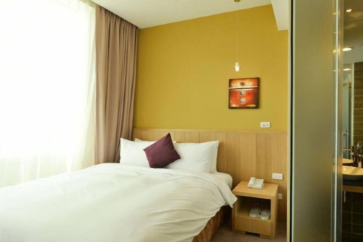 Coffres-forts dans les chambres, bureau, Wi-Fi gratuit, draps fournis