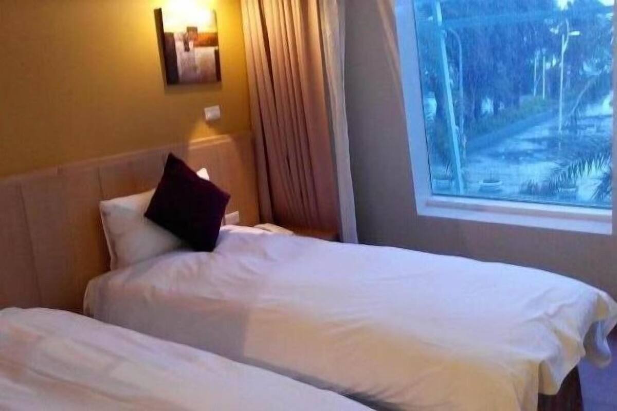 Coffres-forts dans les chambres, bureau, Wi-Fi gratuit, draps fournis