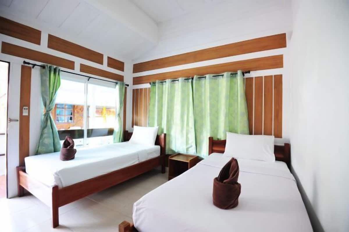 Free WiFi, bed sheets