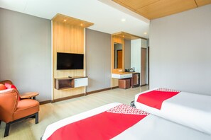 Deluxe szoba két külön ággyal | Íróasztal és ingyenes wifi