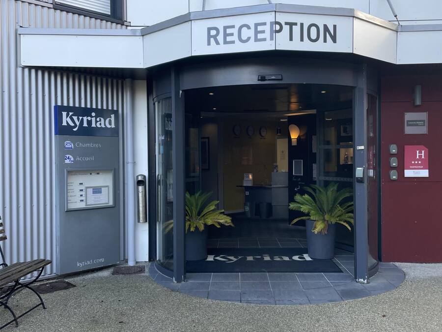 Sengetøy av topp kvalitet, lydisolert og strykejern/-brett