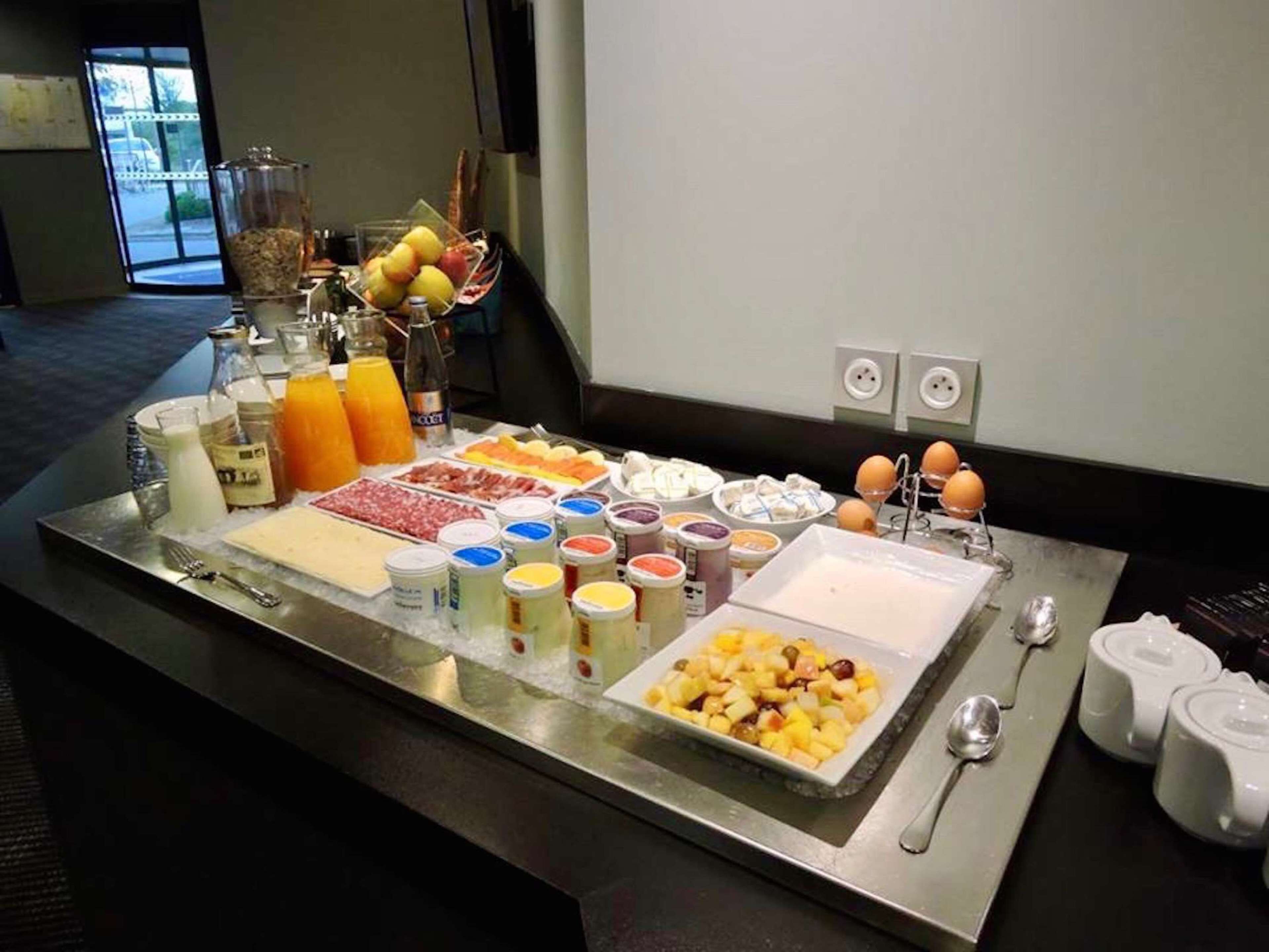 Petit déjeuner complet servi tous les jours en supplément