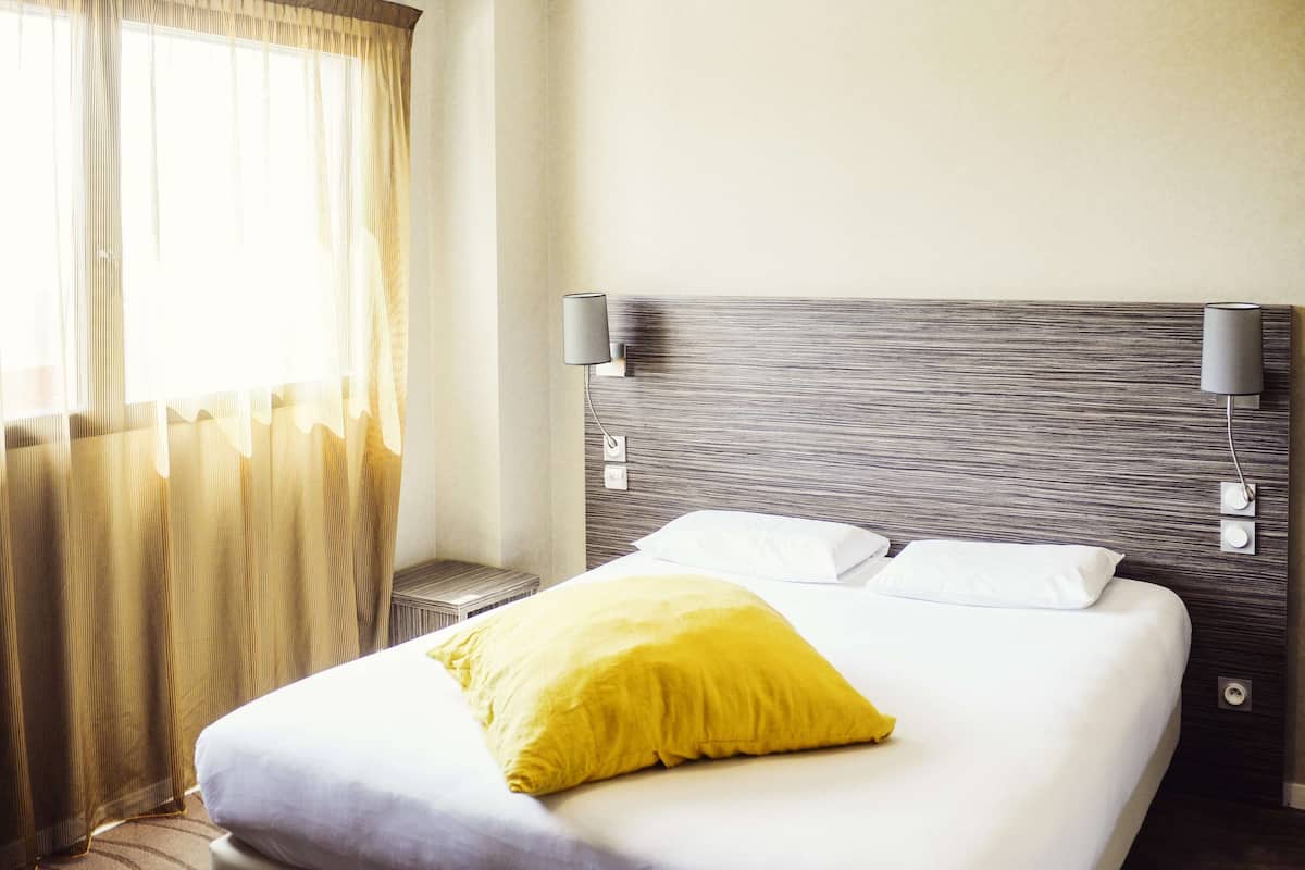 Premium bedding, soundproofing, iron/ironing board