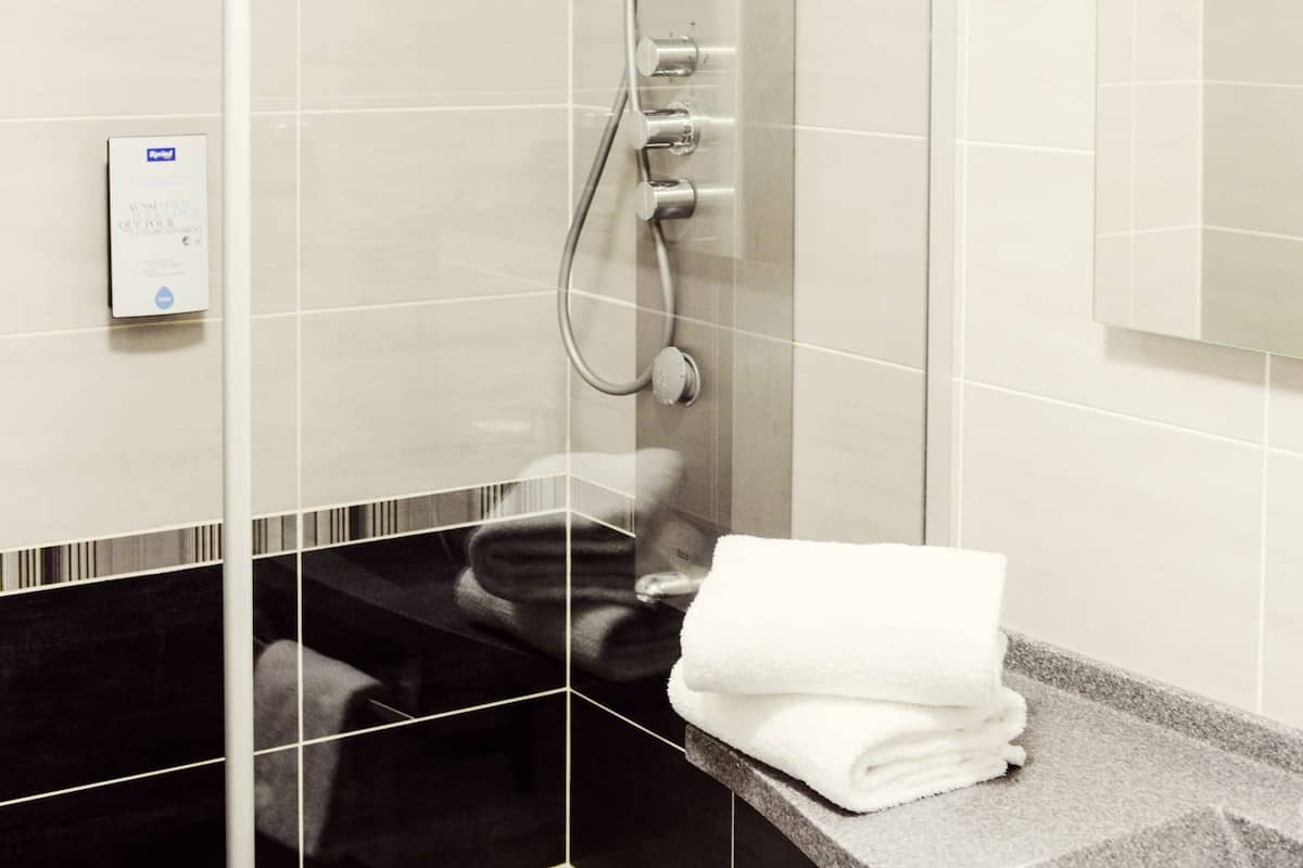Premium bedding, soundproofing, iron/ironing board
