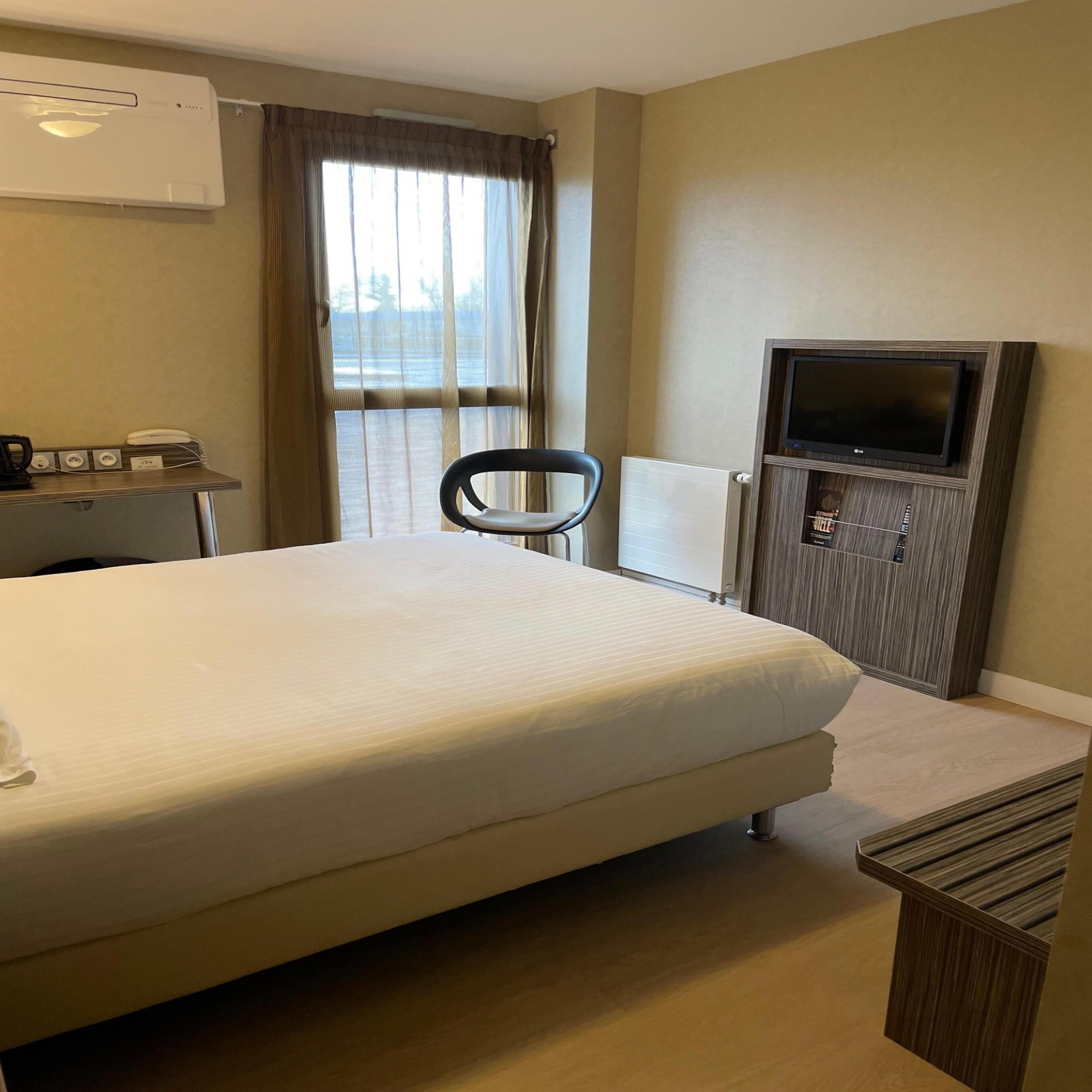 Premium bedding, soundproofing, iron/ironing board
