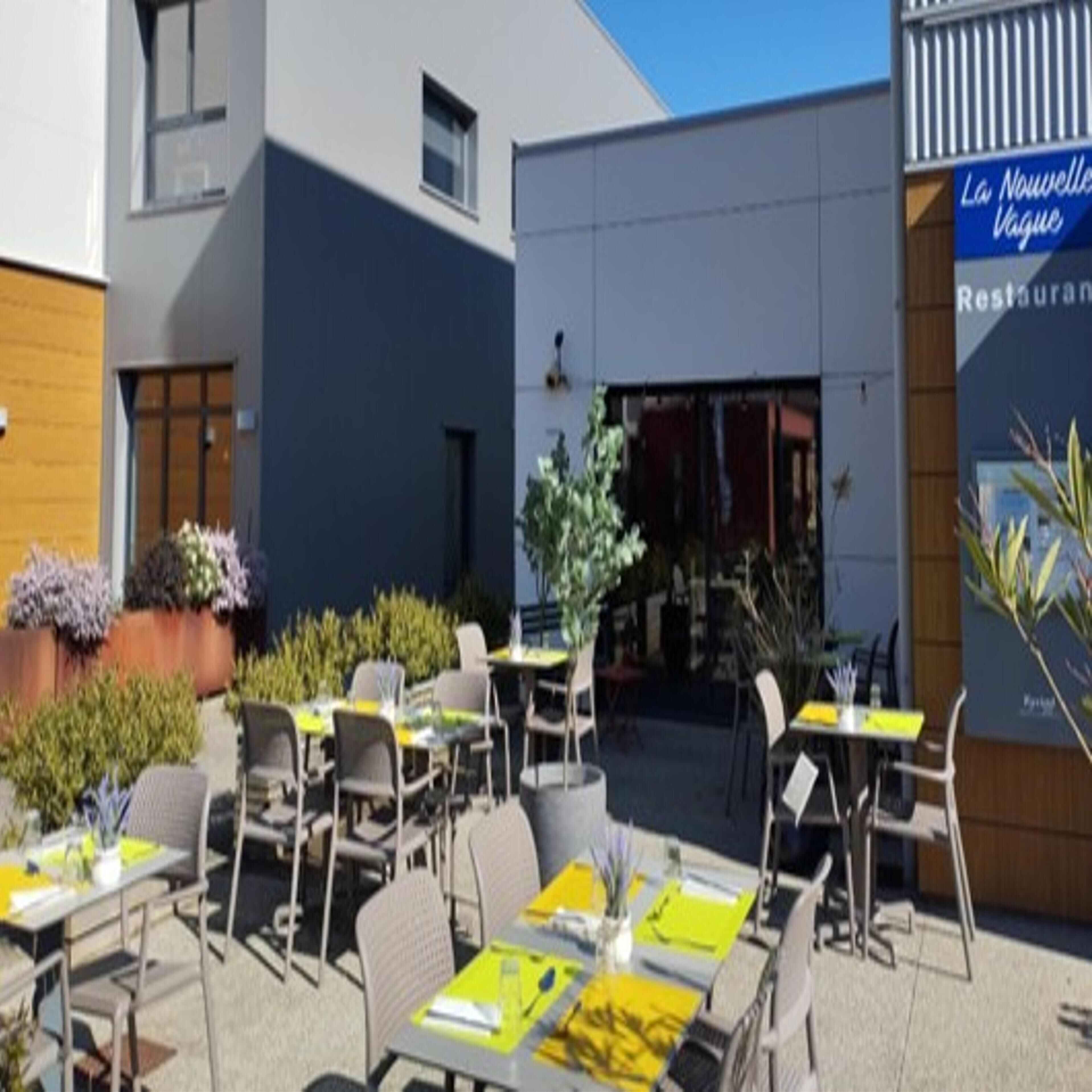 Petit déjeuner, déjeuner et dîner servis sur place