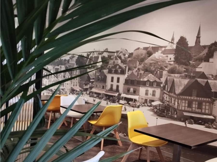 Daily full breakfast (EUR 14 per person)