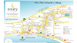 Un mapa de la isla de Phi Phi con diversos servicios y lugares de interés señalados.