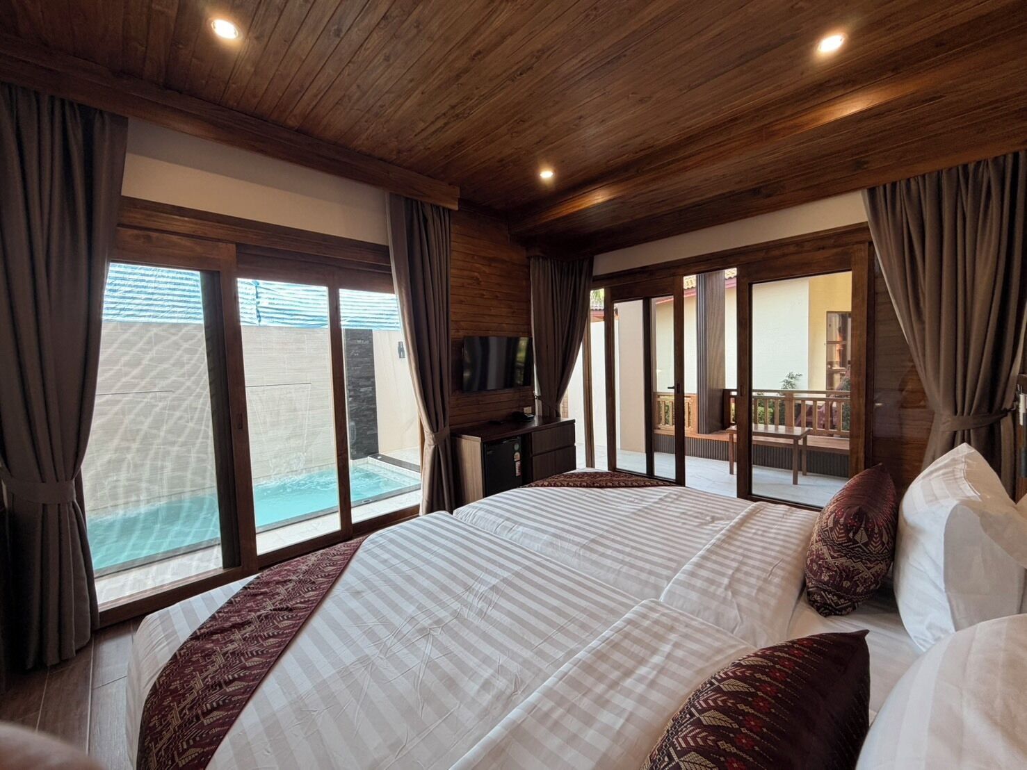 Luxury Pool Suite | 外観