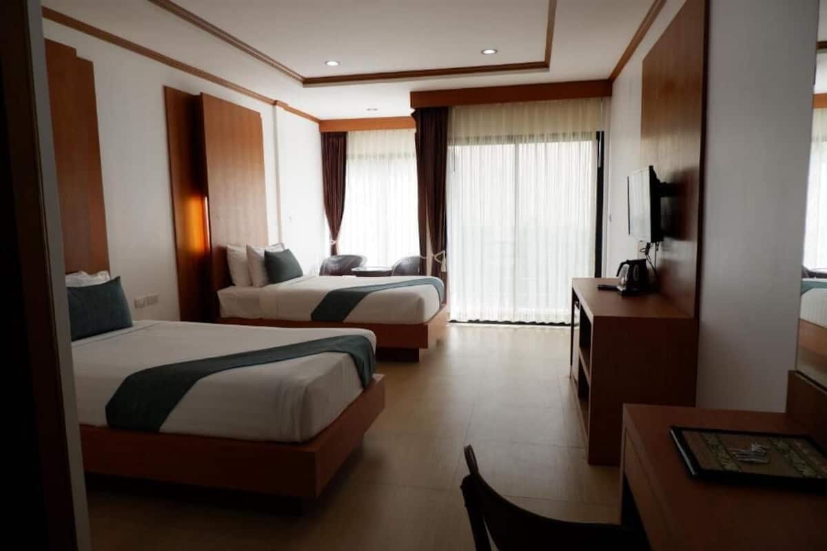 Minibar, in-room safe, desk, blackout drapes