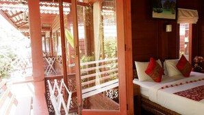 Bungalow, 1 queensize-seng, hageutsikt