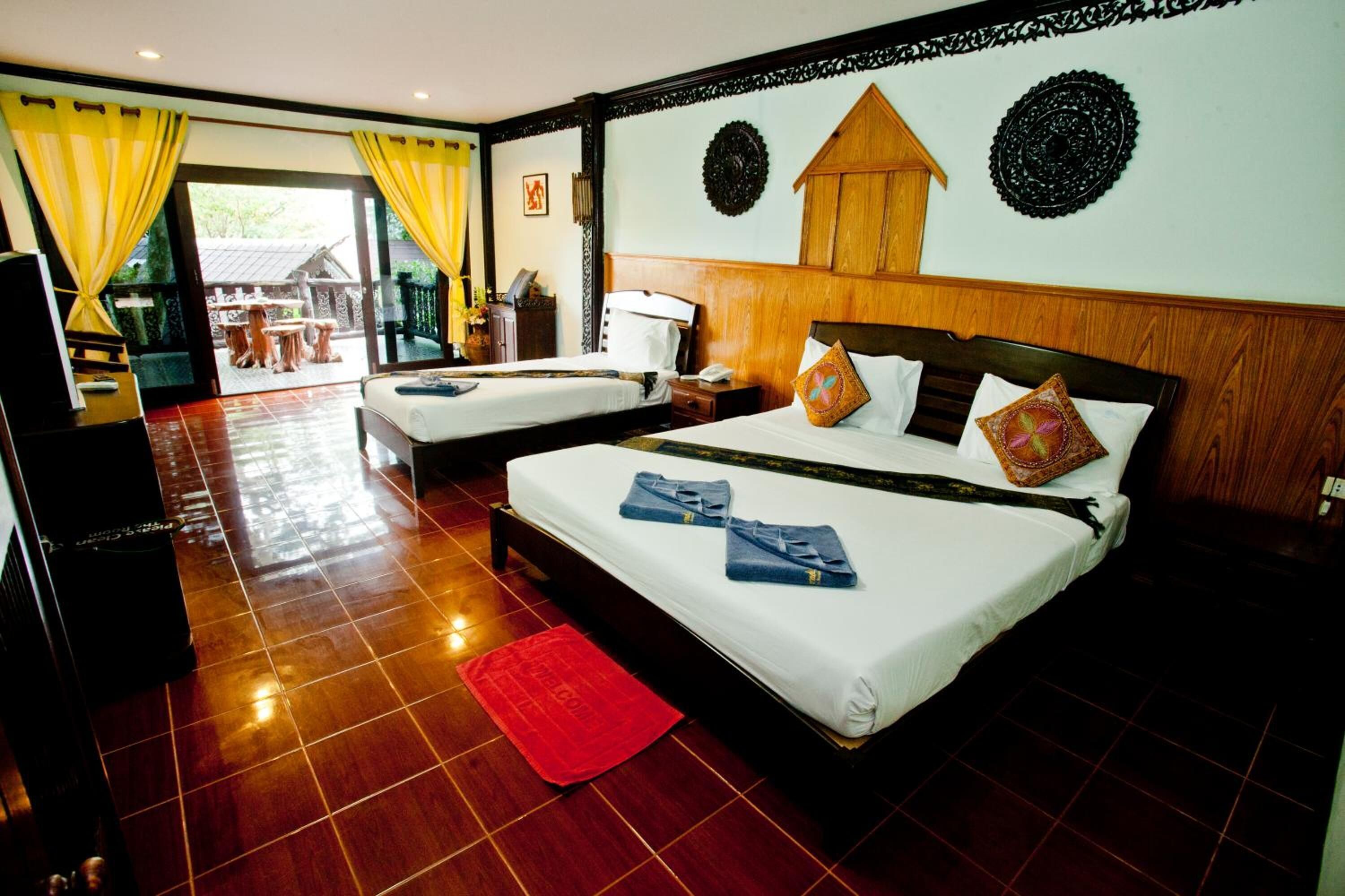 hypo-allergenic bedding, in-room safe, desk, laptop workspace