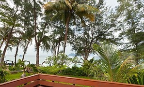 Thai House Bungalow (Beach Front) | Ausblick vom Zimmer