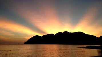 En la playa, arena blanca