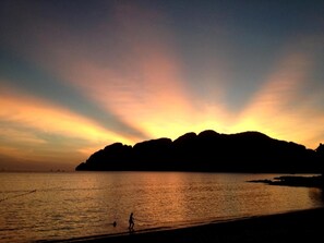 En la playa, arena blanca