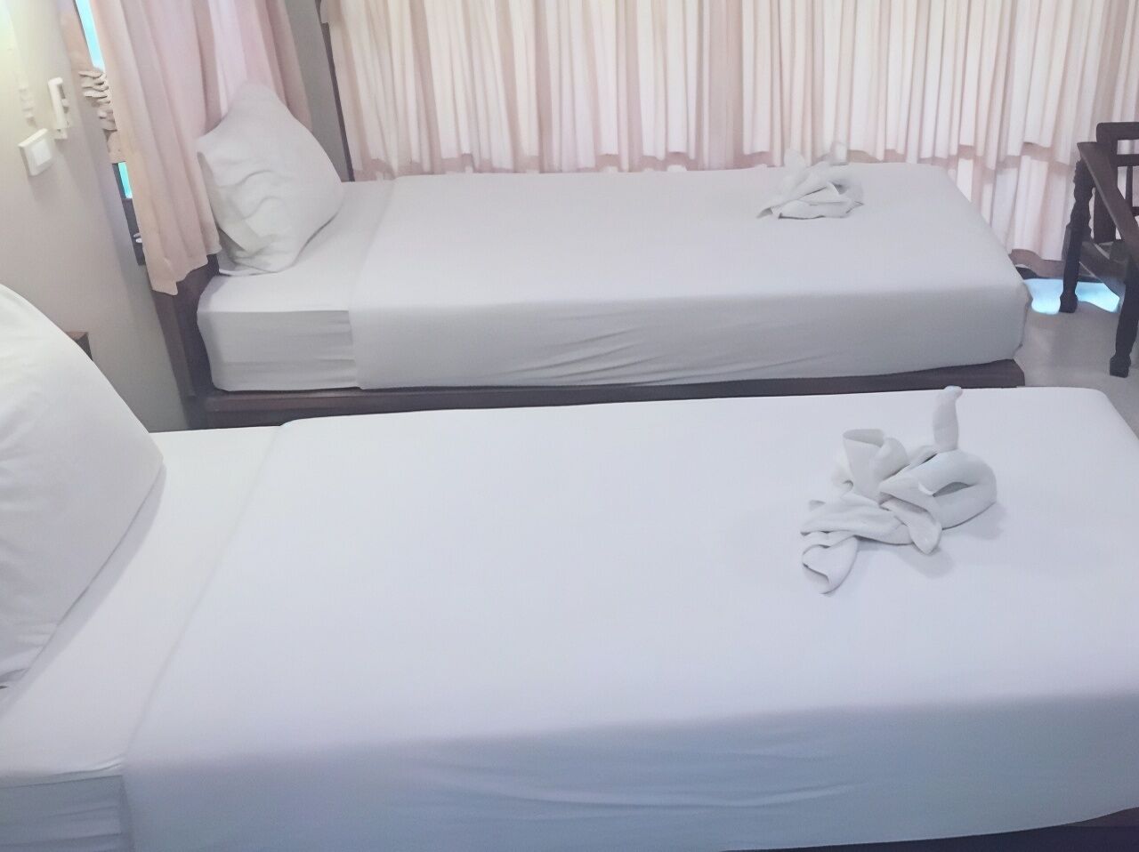 In-room safe, desk, free WiFi