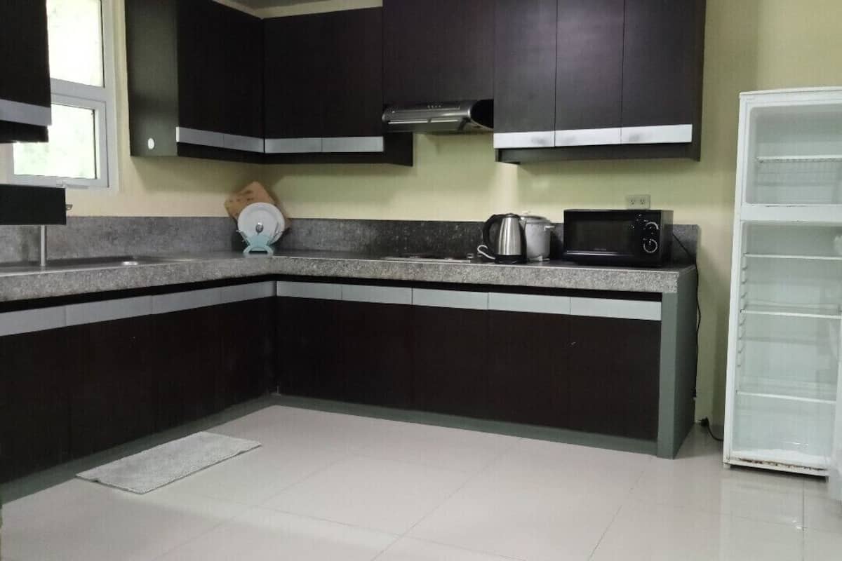 套房 (Apartment) | 私人廚房 | 大型雪櫃/冰箱、微波爐、爐具、電熱水壺